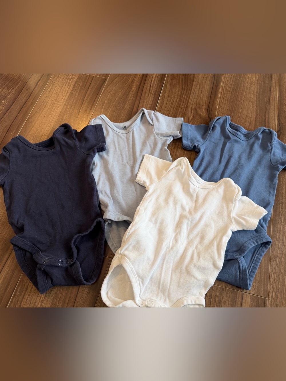 H&M Baby Short Sleeve Bodysuits Bundle of 2-4 month